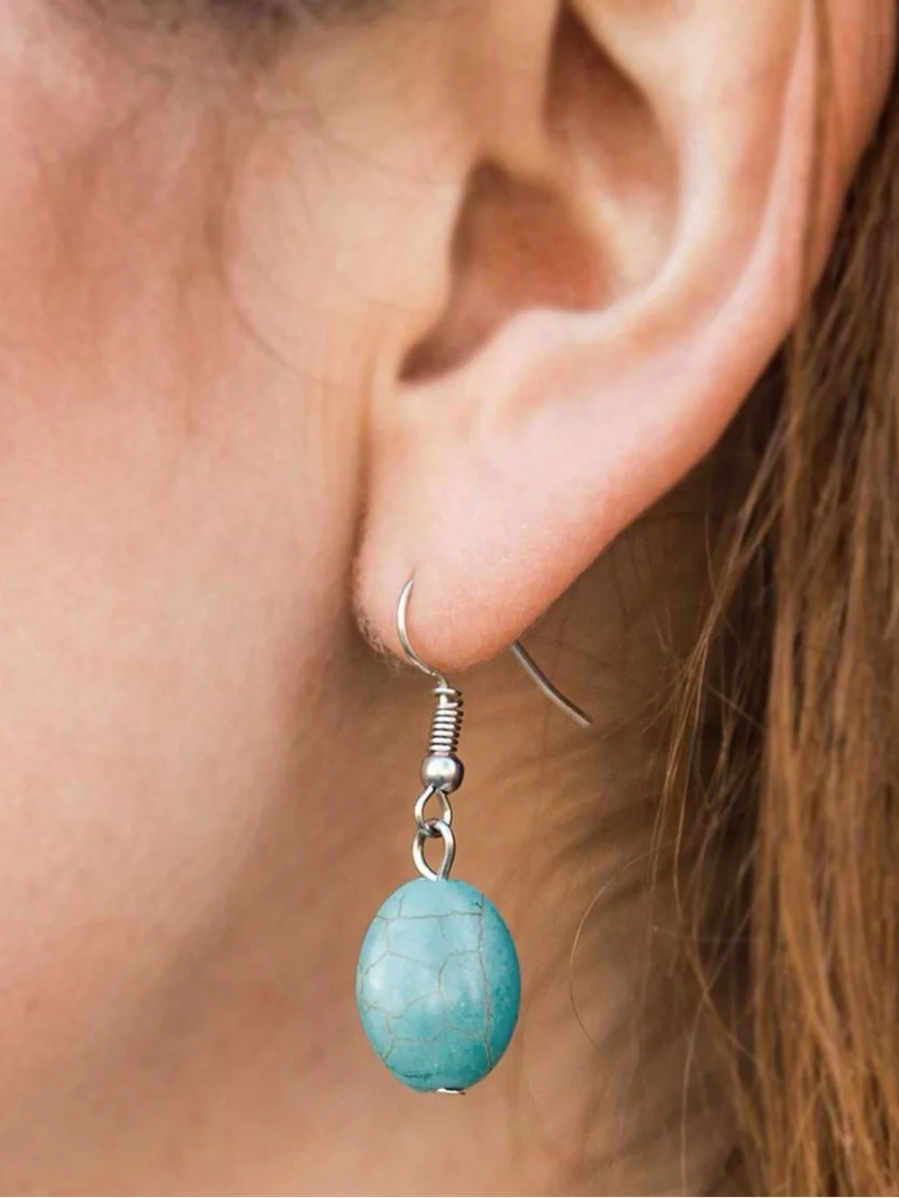 Silver necklace with oval turquoise stones